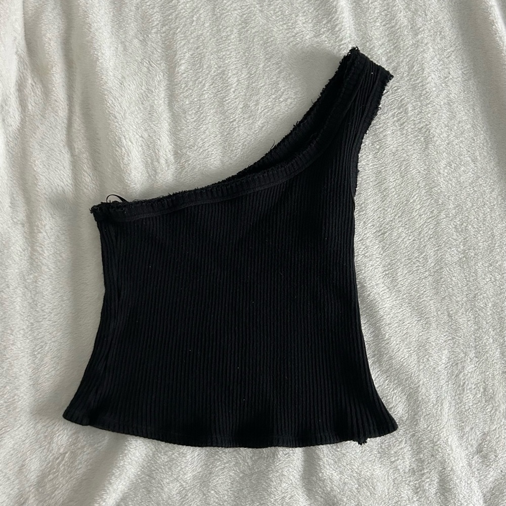 Urban outfitters one shoulder top M